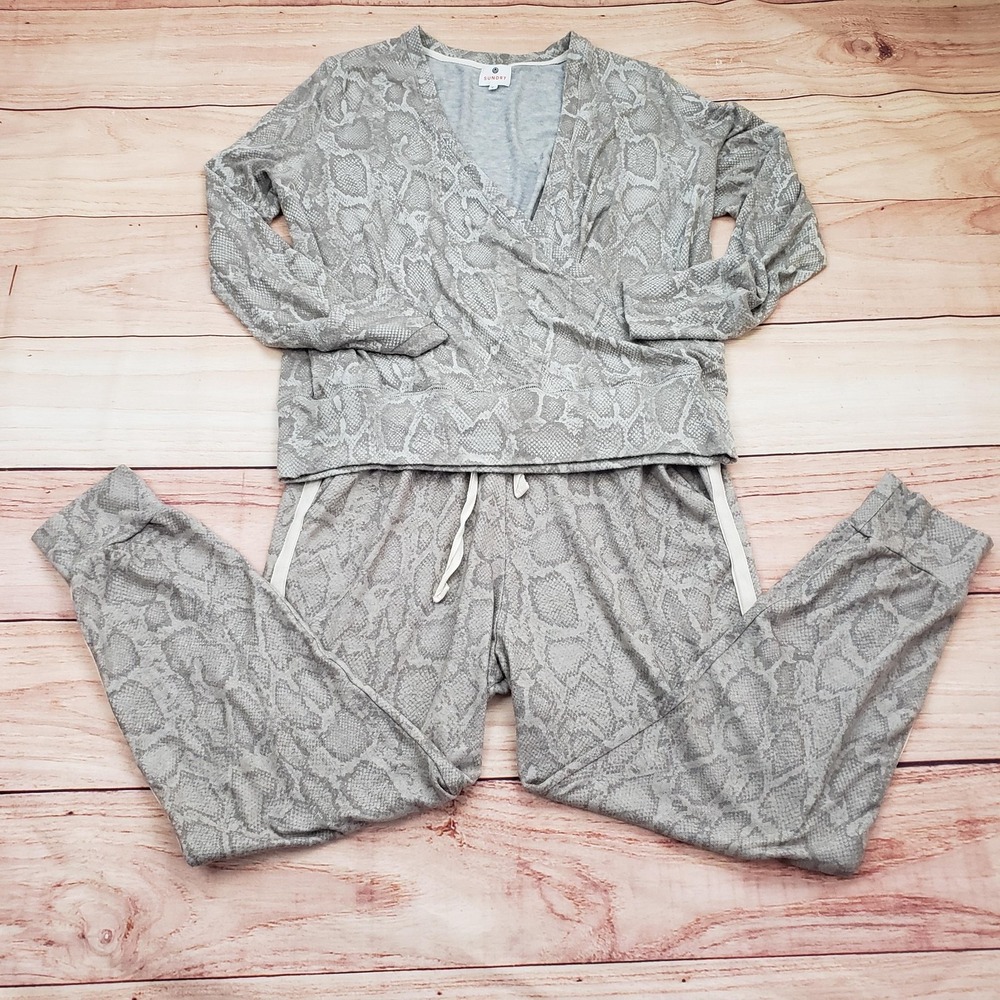 Sundry Lounge Set Womens 4 Gray Snake Print Pullover Jogger Pants Soft‎ USA Cozy